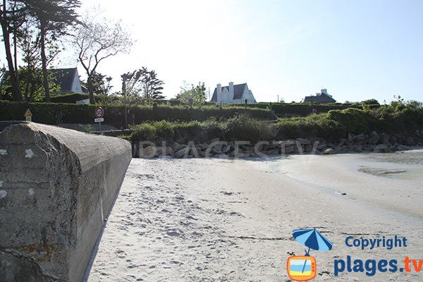 Sable de la plage du Chateau à marée haute à Landunvez