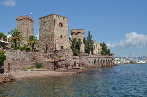 Beach below the castle of Mandelieu