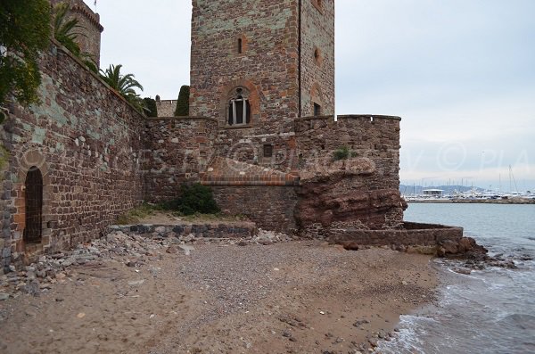 Castle beach of Mandelieu