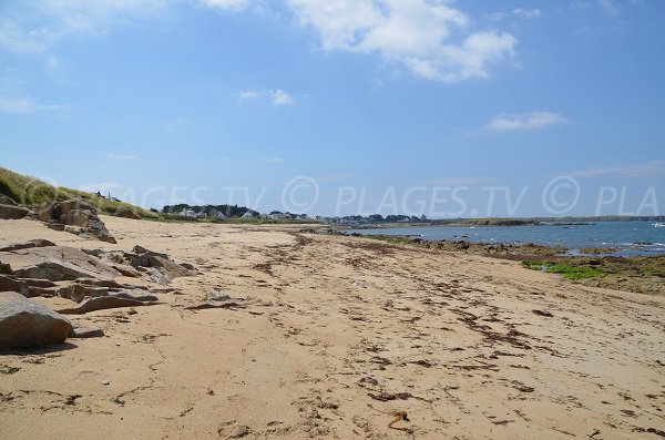 Plage du chateau rouge avec vue sur Portivy