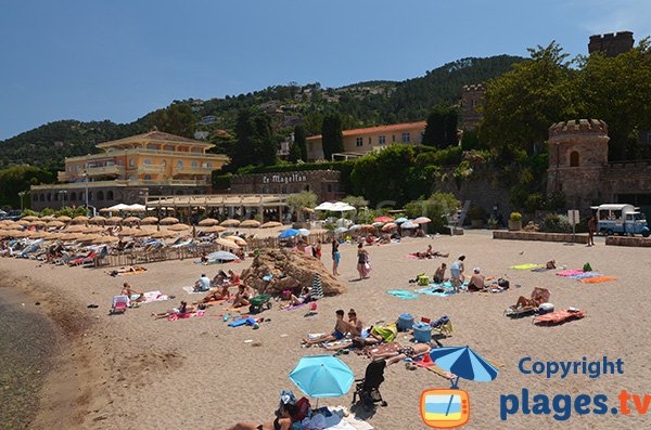 Parte Ovest della spiaggia del Castello di Théoule