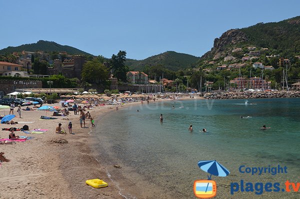 Plage du château Est à Théoule