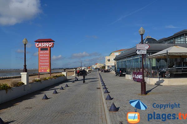 Casino beach in Châtelaillon