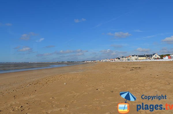 Grande plage de Chatelaillon du sud vers le nord