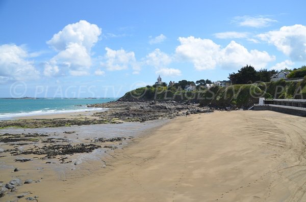 Strand in der Nähe des Casinos von Saint Quay Portrieux - Châtelet