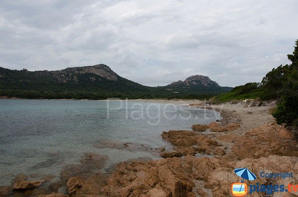 Rochers dans l'anse de Chevanu