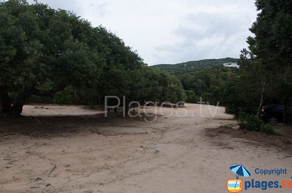 parcheggio gratuito della spiaggia Chevanu