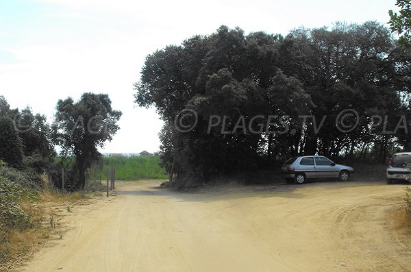 parcheggio in prossimità della spiaggia Chiosura