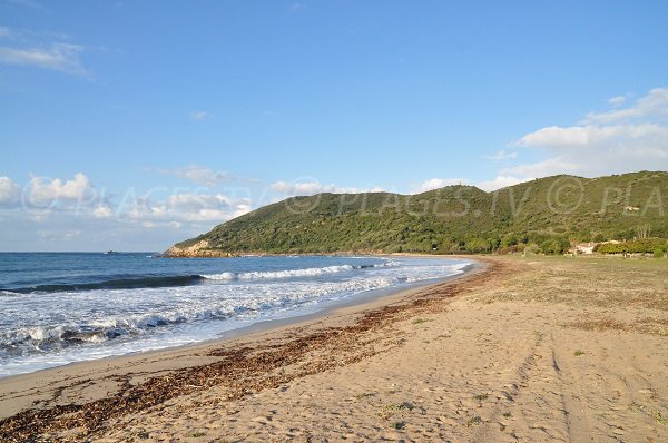 Torre Orchinu sulla spiaggia di Chiuni