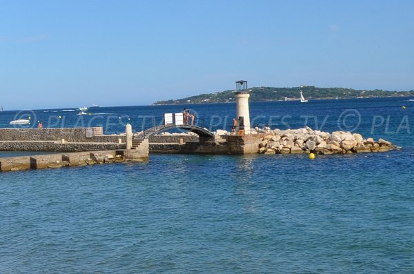 Port sur la plage des Cigales de Grimaud