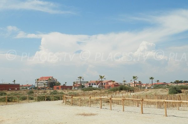 Access to the Cité du Port beach - Le Barcarès