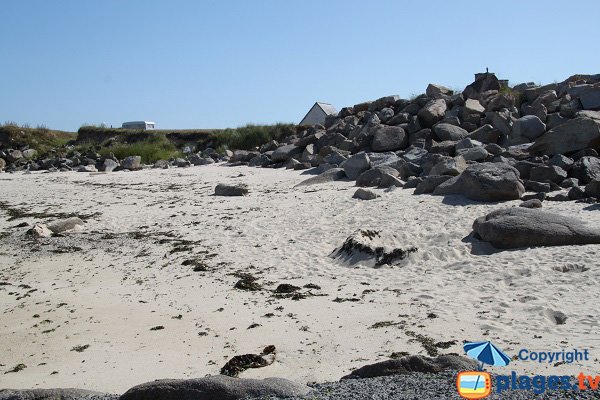 Crique de sable à proximité du camping de Plouescat