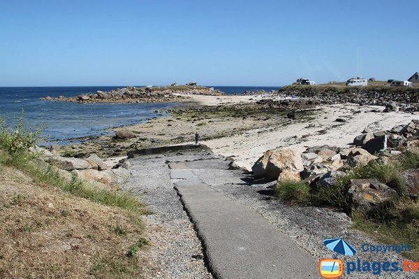 Cale de mise à l'eau sur la plage du Click - Plouescat