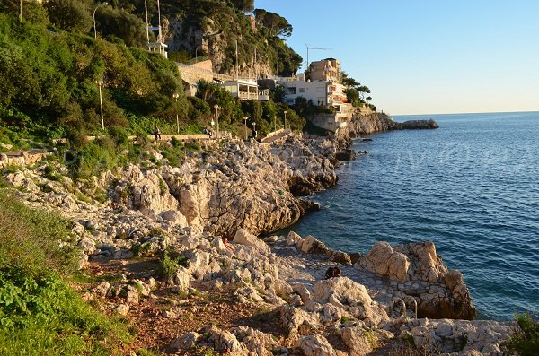 Plages aménagées sur les rochers de Coco Beach