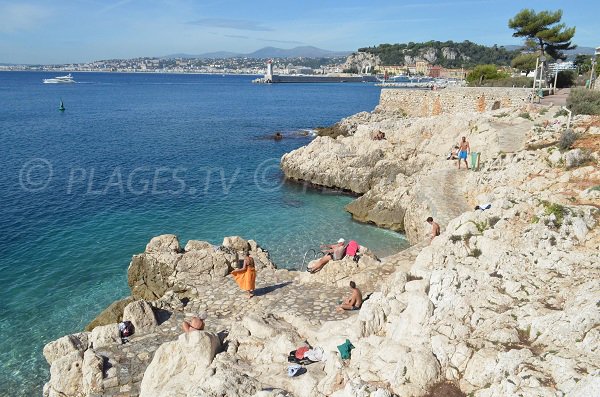 Piccole insenature - Est di Nizza -  fronte al porto