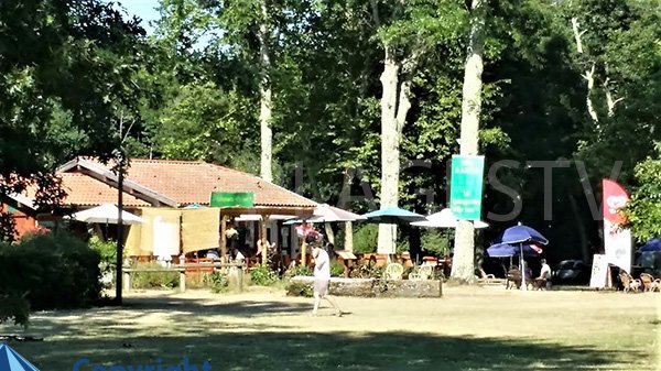 Bar restaurant à côté de la plage à Léon