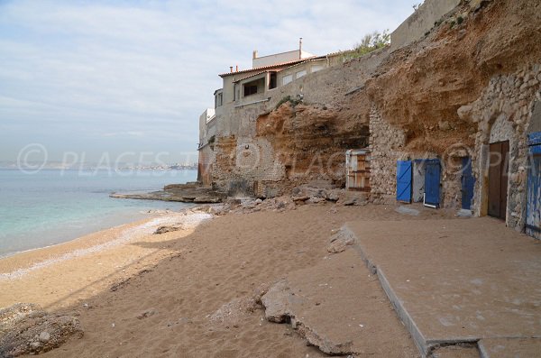 Cabanon costuiti nella roccia a Marsiglia - Spiaggia di Colombet