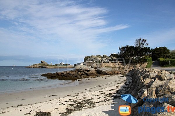 Plage au début de la presqu'ile du Vivier de Porspoder