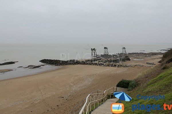 Vue sur les pêcheries depuis la plage de Comberge - Tharon-Plage