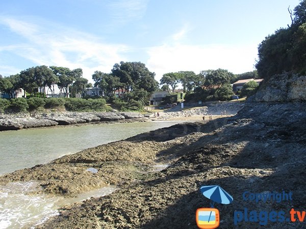 Rocks on the Conseil beach - Vaux sur Mer