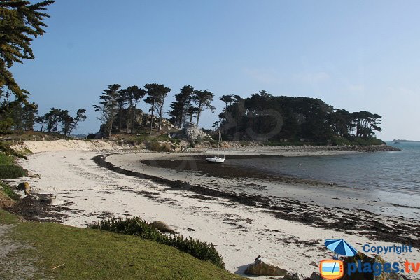 Beautiful beach of Perharidi peninsula in Roscoff