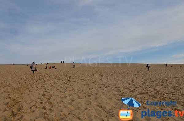 Montée sur la dune de Pilat depuis la plage