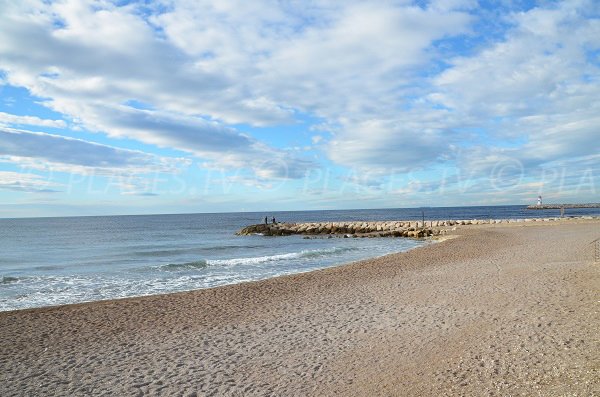 Foto della grande spiaggia di Sausset les Pins - Francia