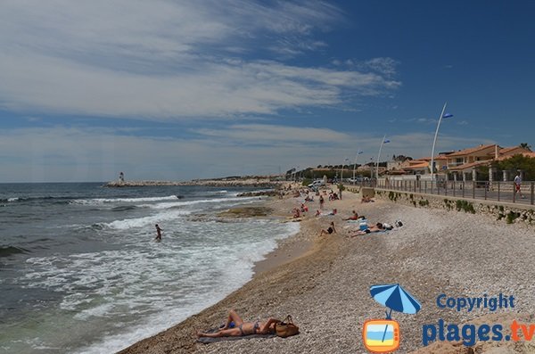 Strand im Zentrum von Sausset les Pins an der Côte Bleue