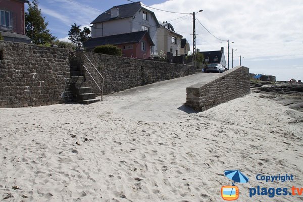 Accès à la plage de Cornouaille à Concarneau