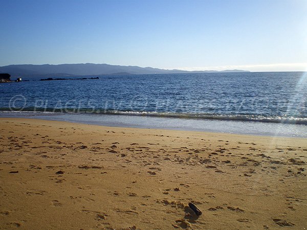 Plage de sable à Ajaccio à proximité du centre ville