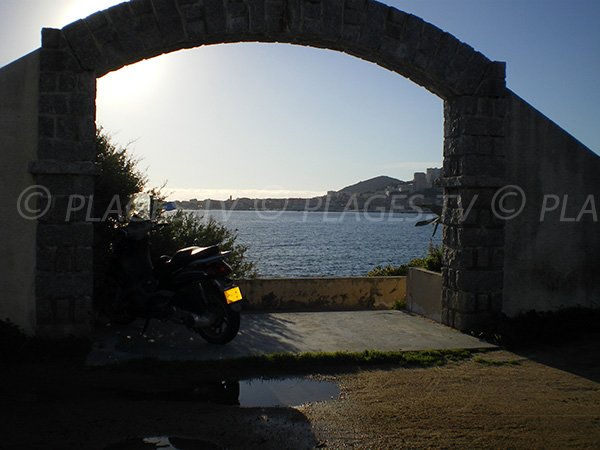 Beau point de vue depuis la plage Azur Corse d'Ajaccio