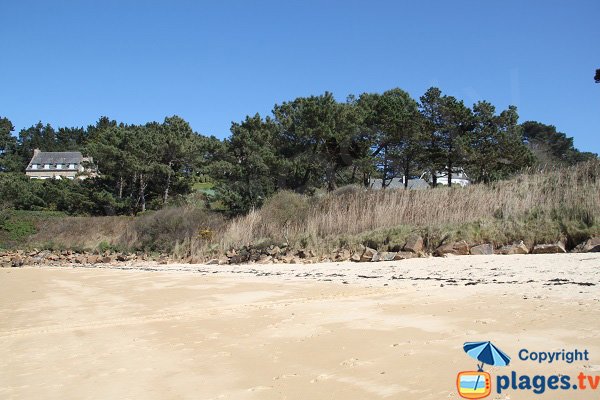 Bas côté de la plage du Cosmeur