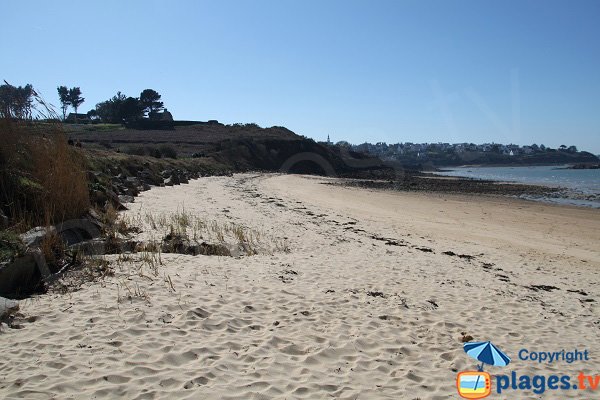 View of the village of Carantec from the beach of the Cosmeur