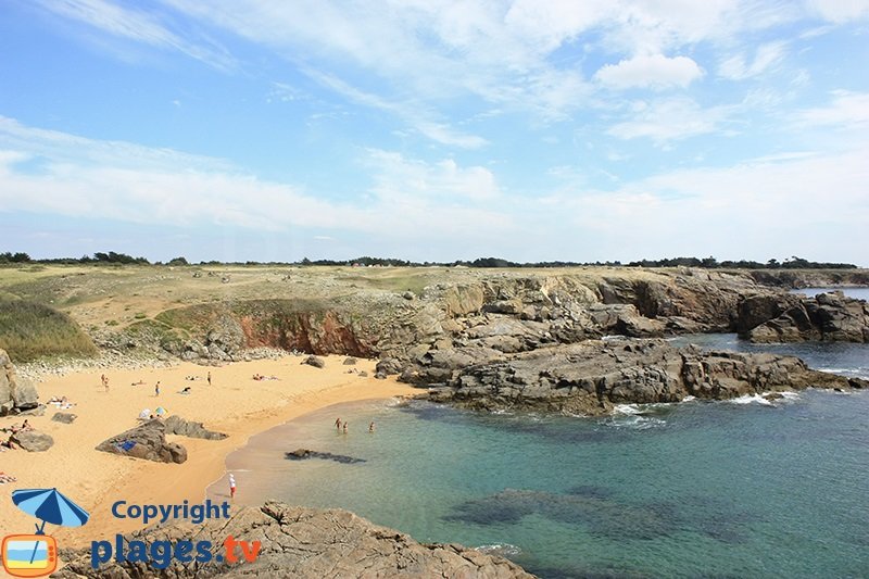 Plage sur la côte sauvage de l'ile d'Yeu