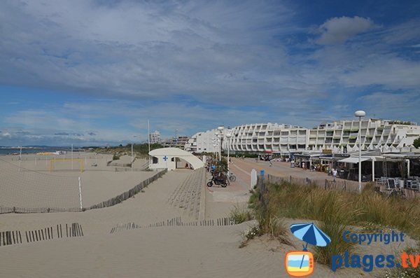 Plage centrale dans le quartier du Couchant à La Grande Motte