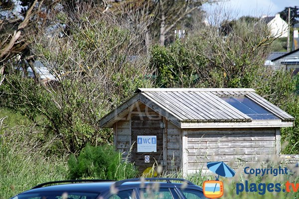 Sanitaire de la plage de Coulouarn à Saint Pabu