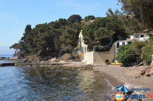 Plage dans le quartier de Canebas de Carqueiranne