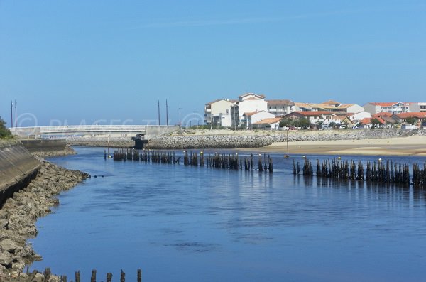 Courant de Mimizan avec vue sur le pont