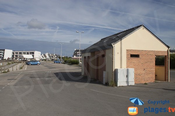 Toilets and showers of Courégant beach - Ploemeur