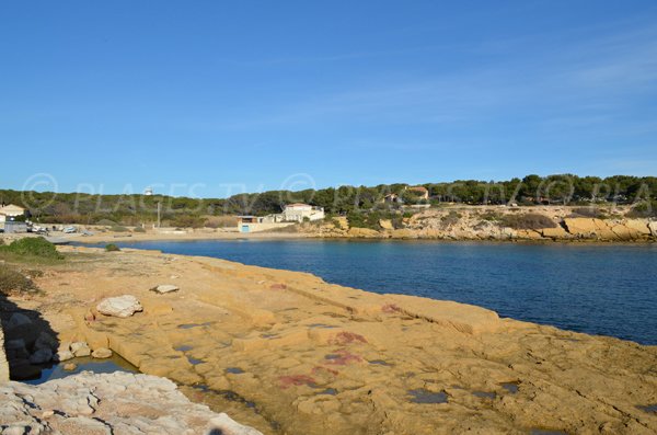 Rochers pour se faire bronzer dans l'anse de la Couronne Vieille à La Couronne