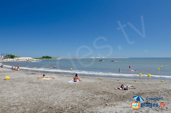 Cap 3000 beach and view on Nice airport - Saint Laurent du Var