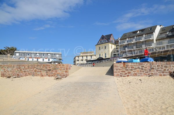 Accès à la plage de Coz Pors à Trégastel