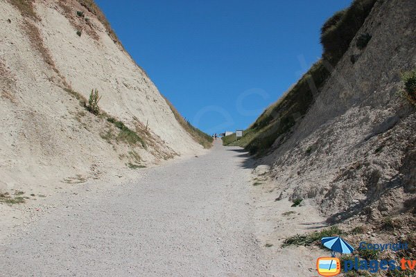 Chemin d'accès à la plage du Cran d'Escalles