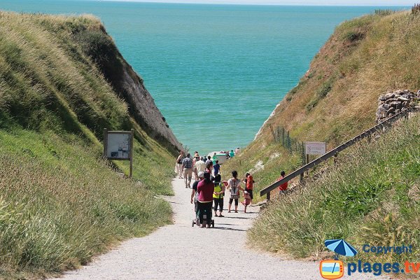 Photo du sentier d'accès du Cran d'Escalles