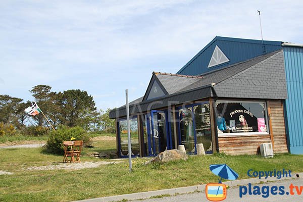 Magasin à côté de la plage de Lanildut