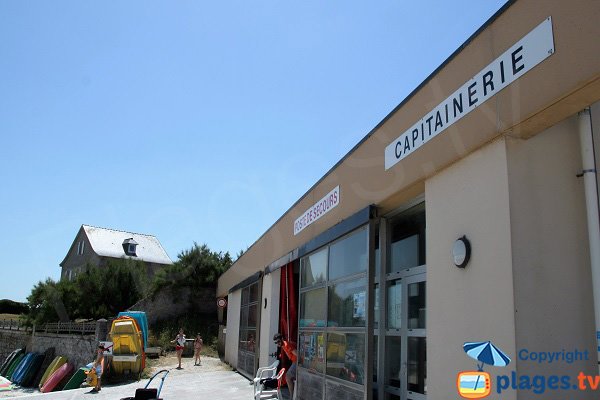 Rettungsstation und Hafenkapitän - Strand Les Crapauds - Brignogan-Plage