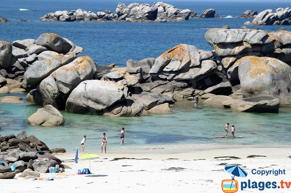 Rocks of Crémiou beach in Kerlouan