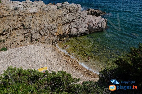 Plage au niveau de la pointe de la Cride à Sanary sur Mer