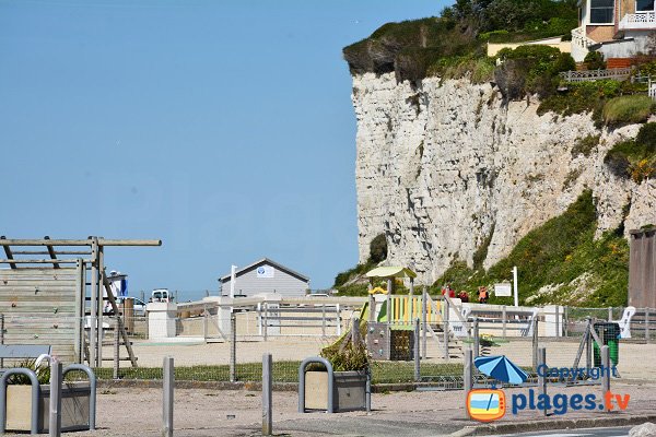 Jeux pour les enfants sur la plage de Criel sur Mer