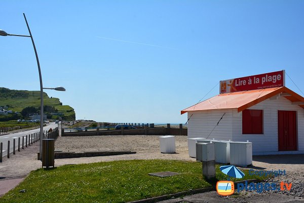 Lire à la plage - Criel sur Mer